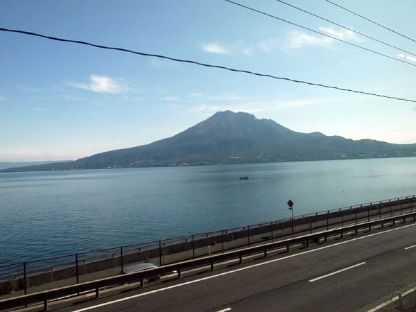 車窓からの桜島