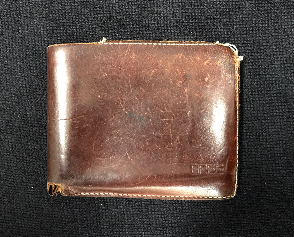 ②ブリーのヌメ革の二つ折り財布