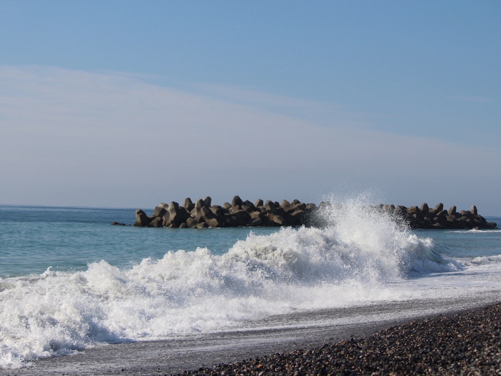 中田島砂丘の高い波