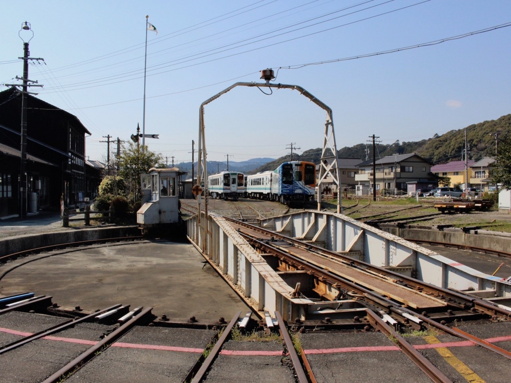 天浜線の人気車両が夢の共演!鉄道マニア殺しの「転車台カレー」にジワジワと喜びがこみ上げる - ぐるなび みんなのごはん