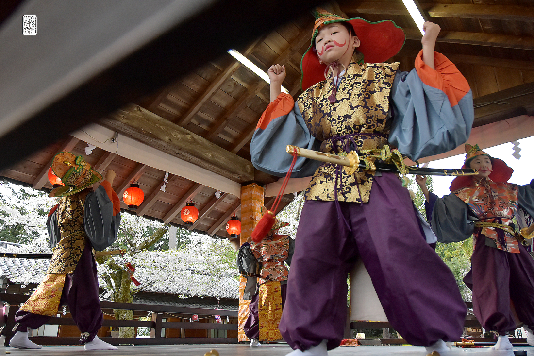 天宮（あめのみや）神社十二段舞楽より「太平楽」 - 浜松屋飲兵衛の酔写アルバム