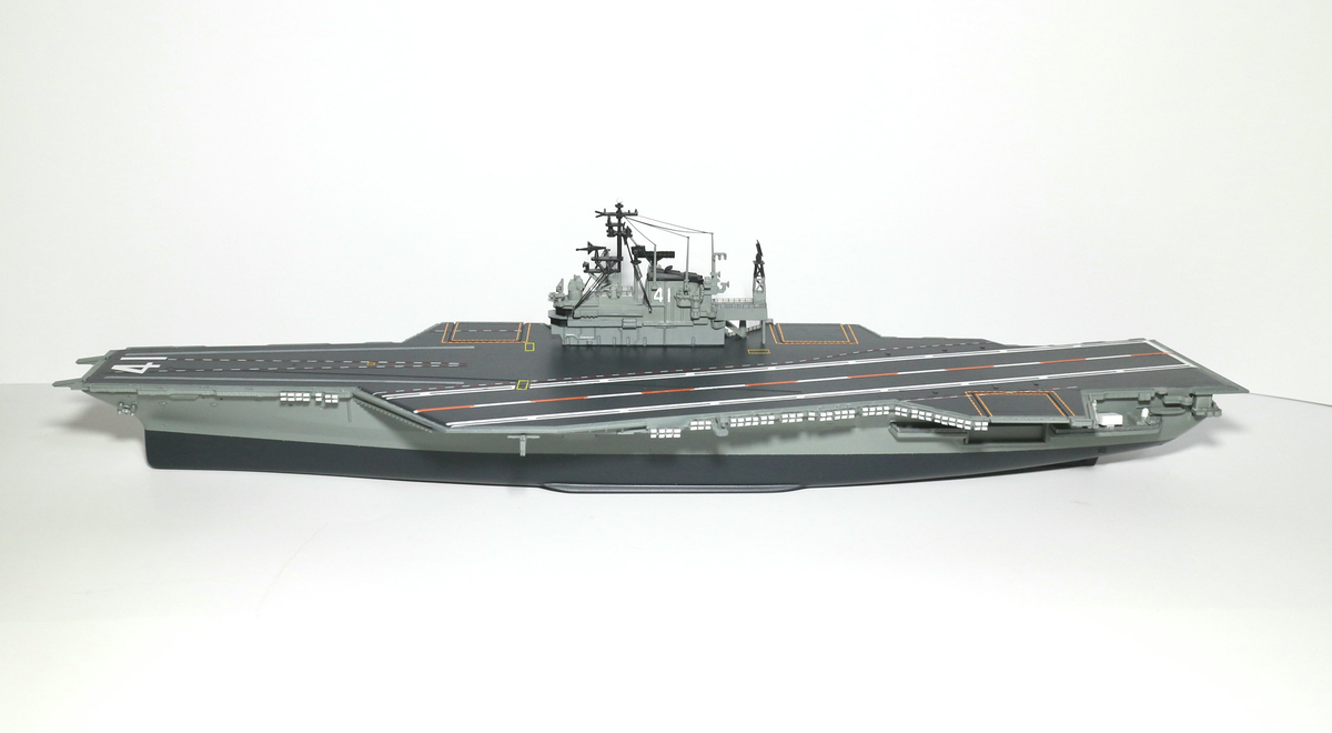 1/800 航空母艦『ミッドウェイ 』塗装済完成品、マイクロエース、オマケ付き 1/800 航空母艦『ミッドウェイ 』塗装済完成品、マイクロエース