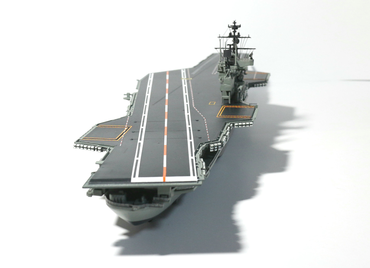 1/800 航空母艦『ミッドウェイ 』塗装済完成品、マイクロエース、オマケ付き 1/800 航空母艦『ミッドウェイ 』塗装済完成品、マイクロエース
