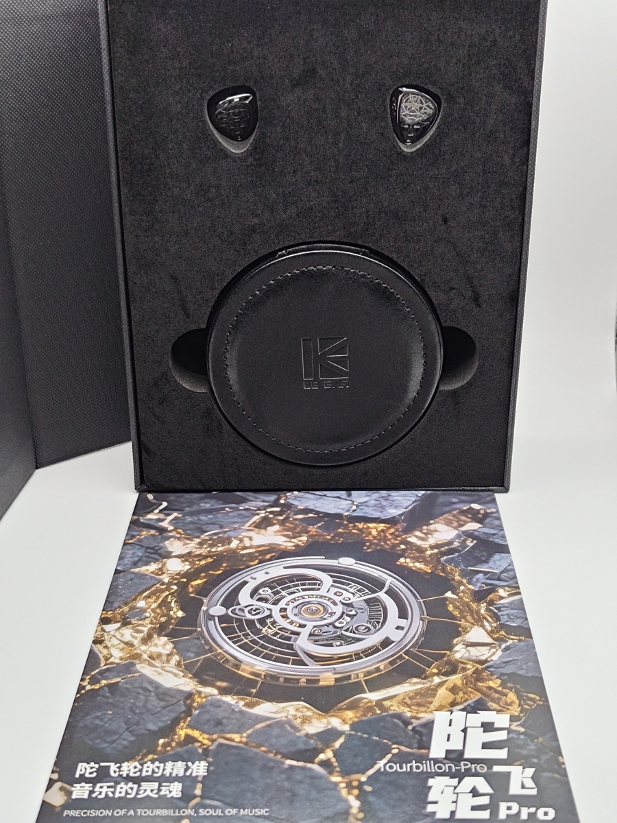 インナートレー：本体・ケース・付属品の配置