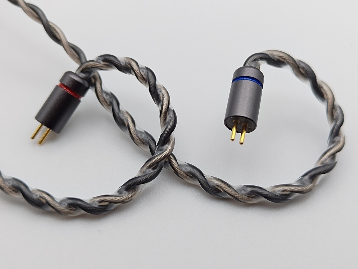 ケーブル端子：赤=R / 青=L の識別リング