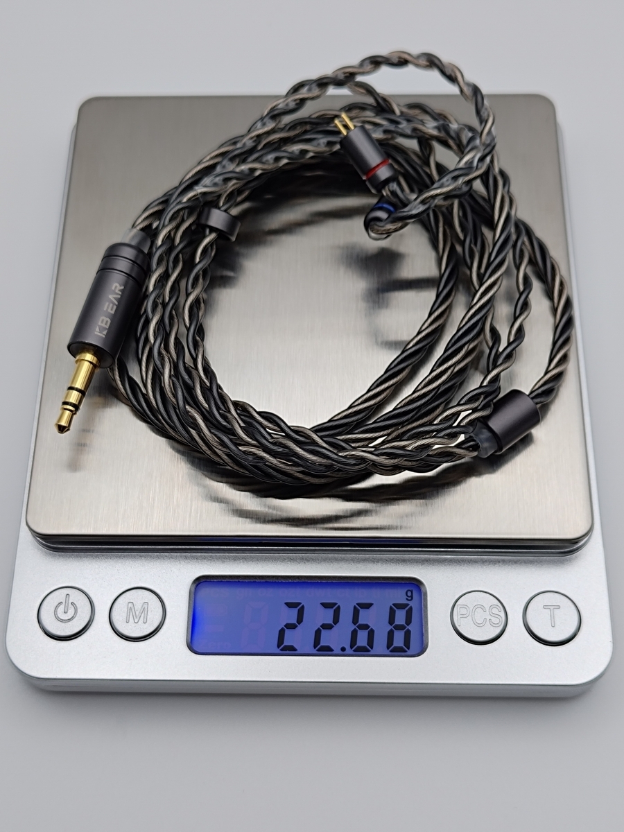 付属3.5mmケーブルの重量は22.68 g