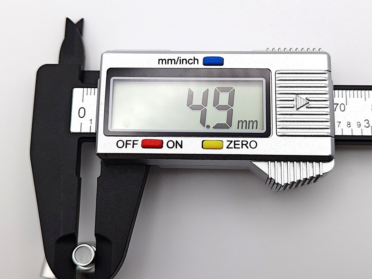 ノズル基部の凹部（段差）の実測例：4.9 mm（ノギス計測）