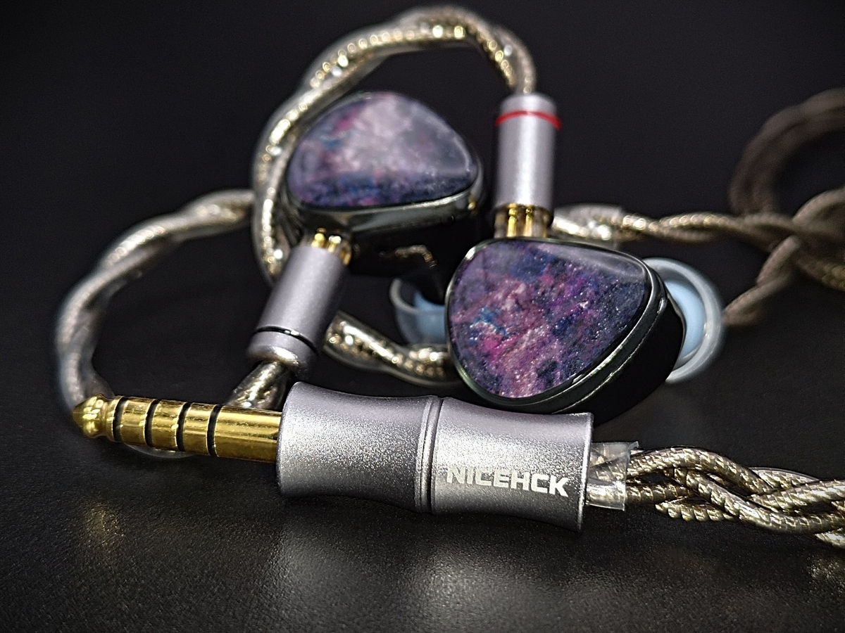 NICEHCK NX8 レビュー｜1DD＋6BA＋1PZT構成とDuskSkyリケーブルを実機