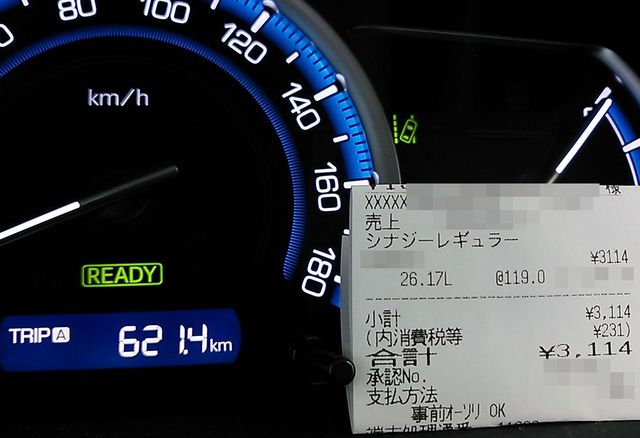 トヨタノアハイブリッド ZWR80G HYBRID Xの燃費