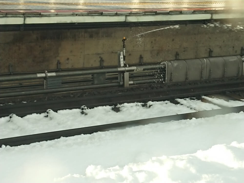 ホーム下のスプリンクラー