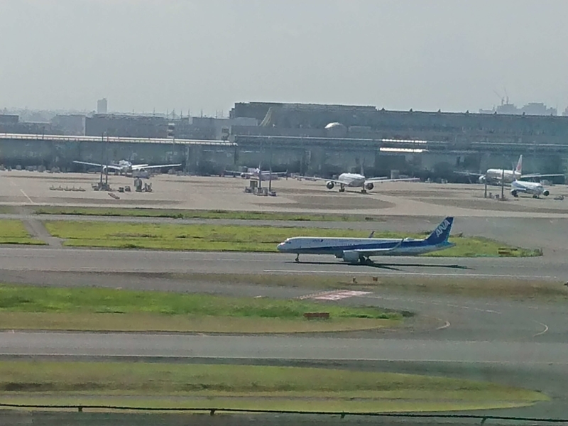 昼間の羽田空港２
