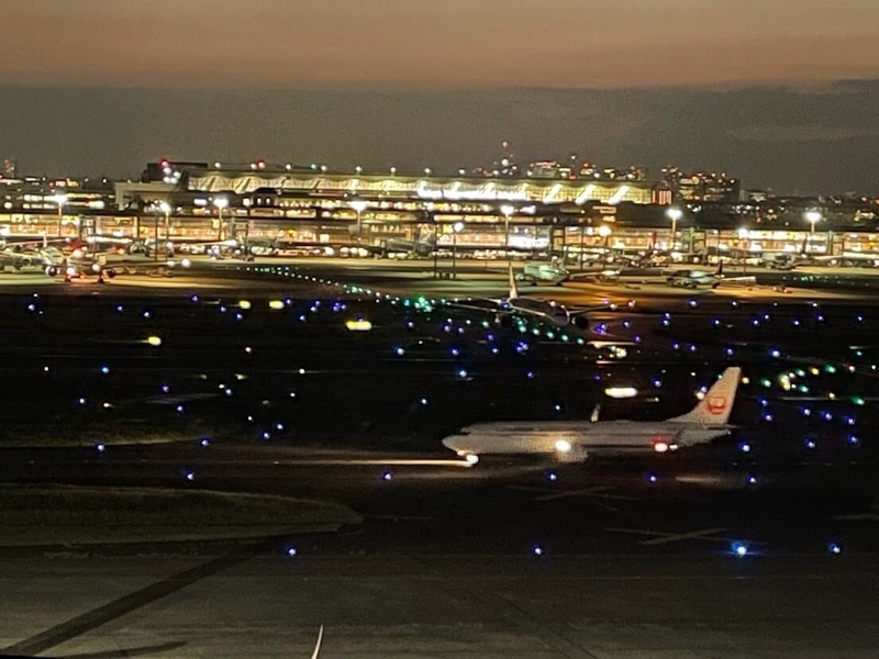 夜の羽田空港