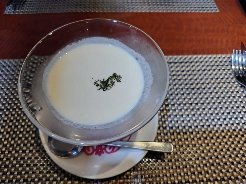 れすとらん百年民家黒釜ランチ　ジャガイモのビシソワーズ