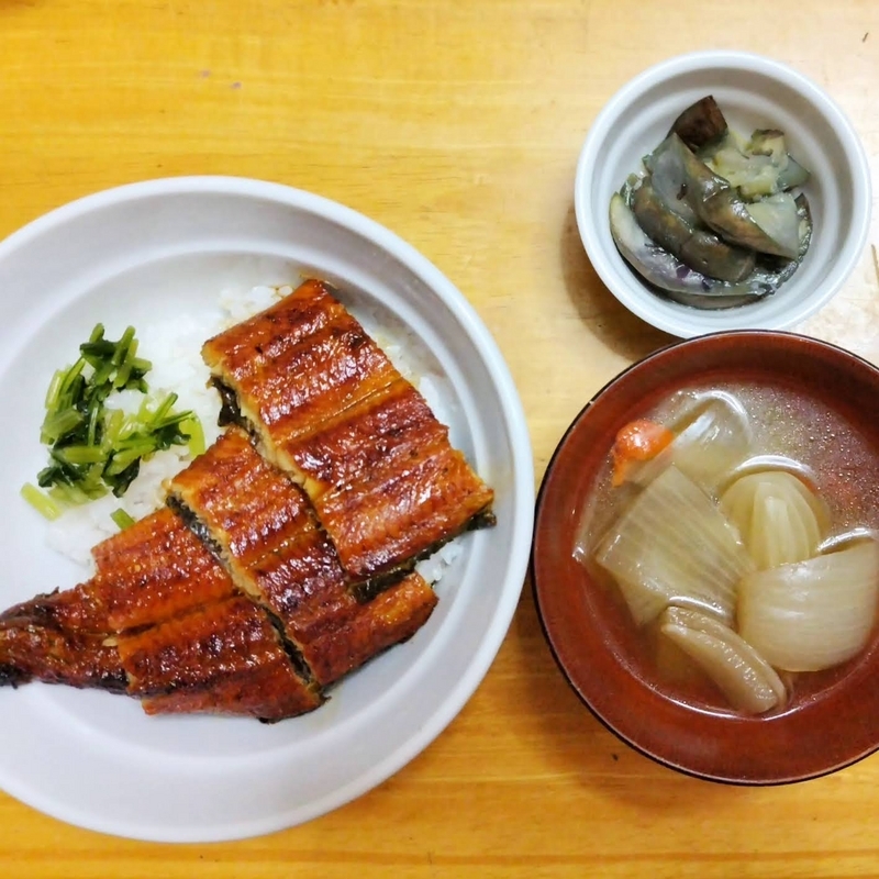 うなぎ丼と薬膳スープ