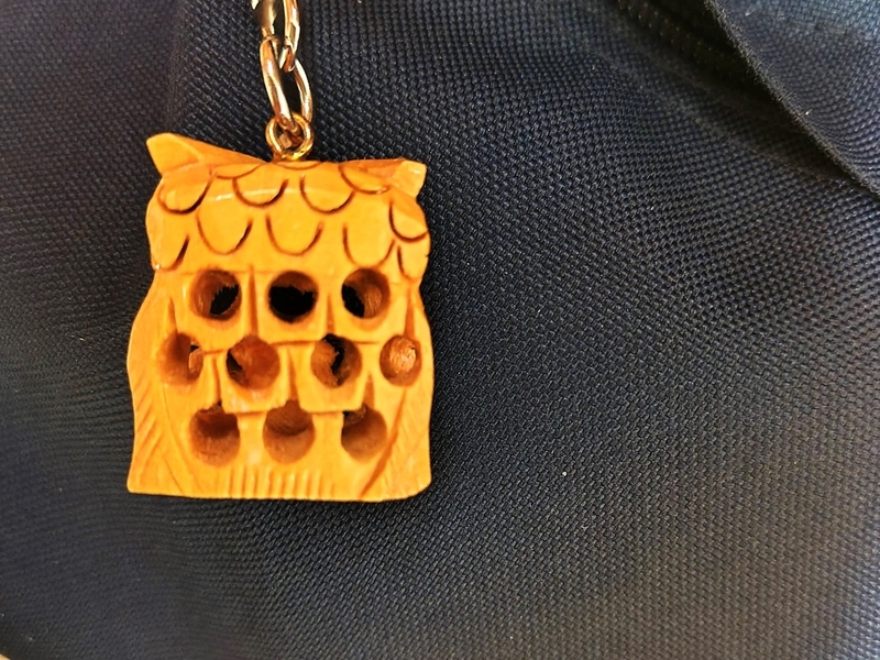 フクロウのキーホルダー　うしろ