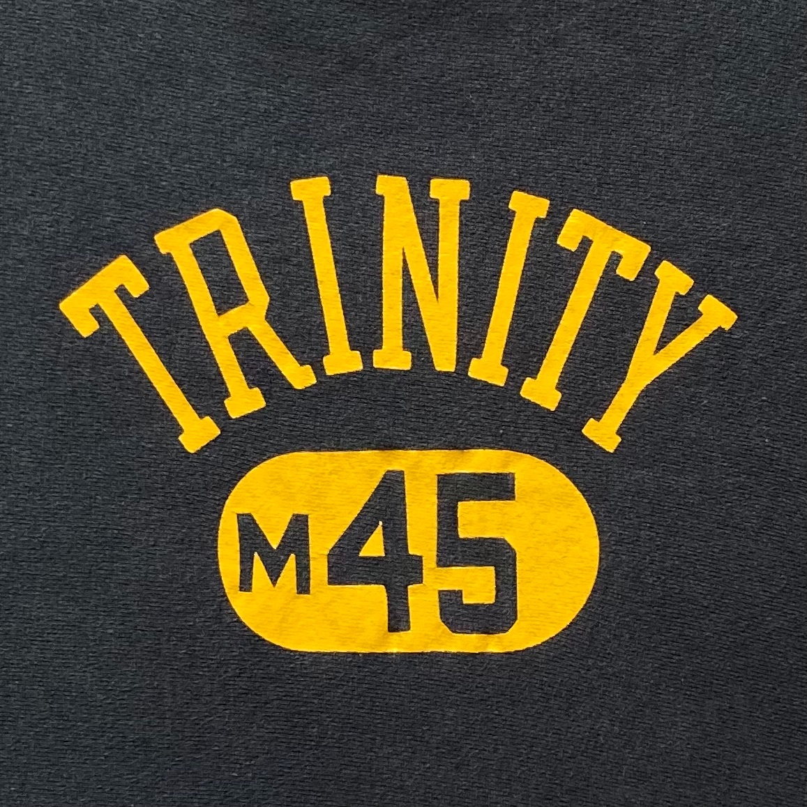 90s Championネイビー×イエロー リバースウィーブ 刺繍タグ Lサイズ 90年代 チャンピオン 刺繍タグ リバースウィーブ メンズL 古着 USA製