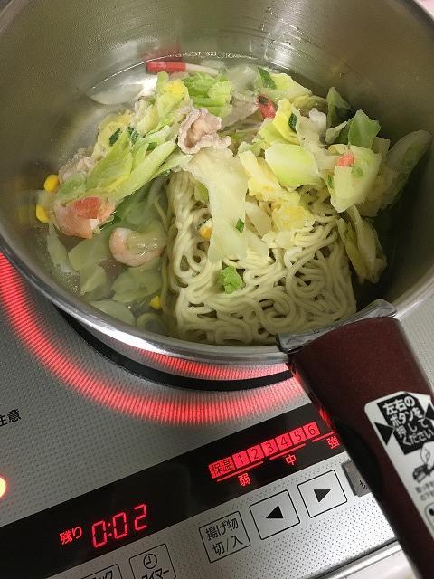 冷凍長崎ちゃんぽんの調理中1