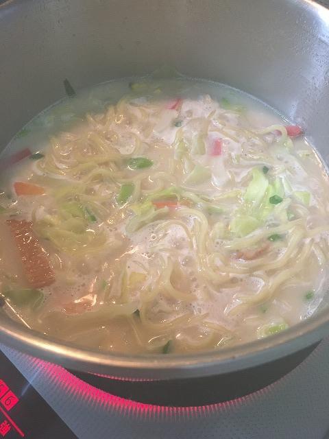 冷凍長崎ちゃんぽんの調理中2