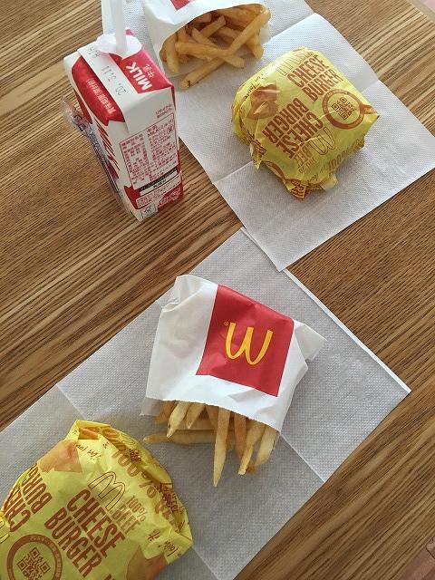 ハッピーセット チーズバーガー