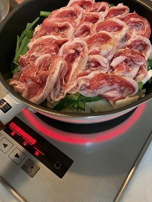 フライパン蒸し料理(豚肉)準備