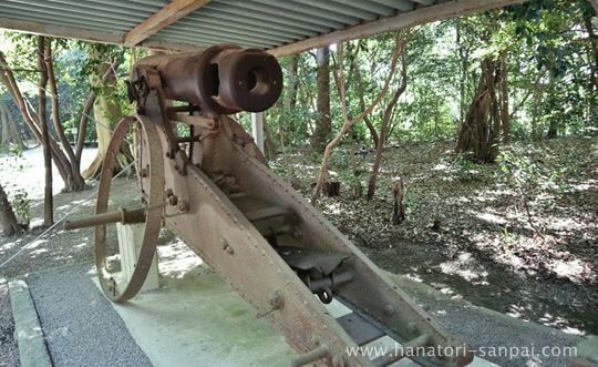 廣瀬大社の参道にある野砲