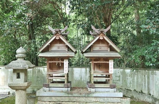 村屋神社境内の村屋神社