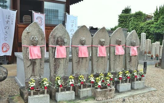 安養寺の境内