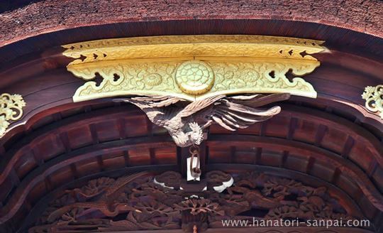 瀧尾神社の本殿の彫刻