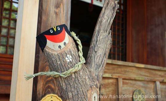 萩原天神の社殿前の鷽