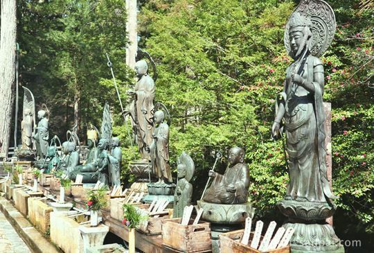 高野山 奥之院【見どころと御朱印】弘法大師御入定の地へ - 花鳥参拝帖