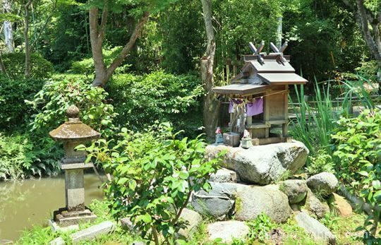 等彌神社にある桃神社