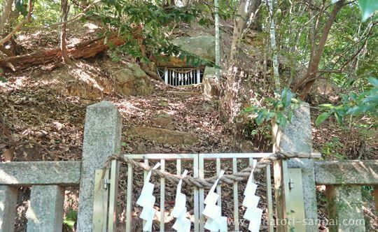 葛木坐火雷神社にある古墳