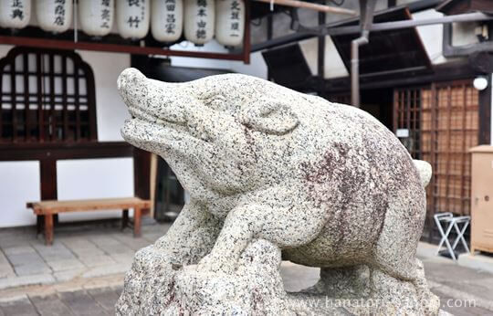 禅居庵の猪像