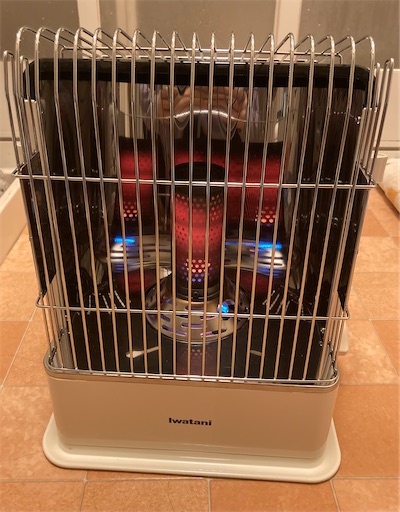 防災グッズ⁉カセットガス1本で小型石油ストーブに匹敵する暖かさ