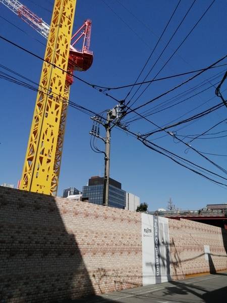 デカいクレーンです