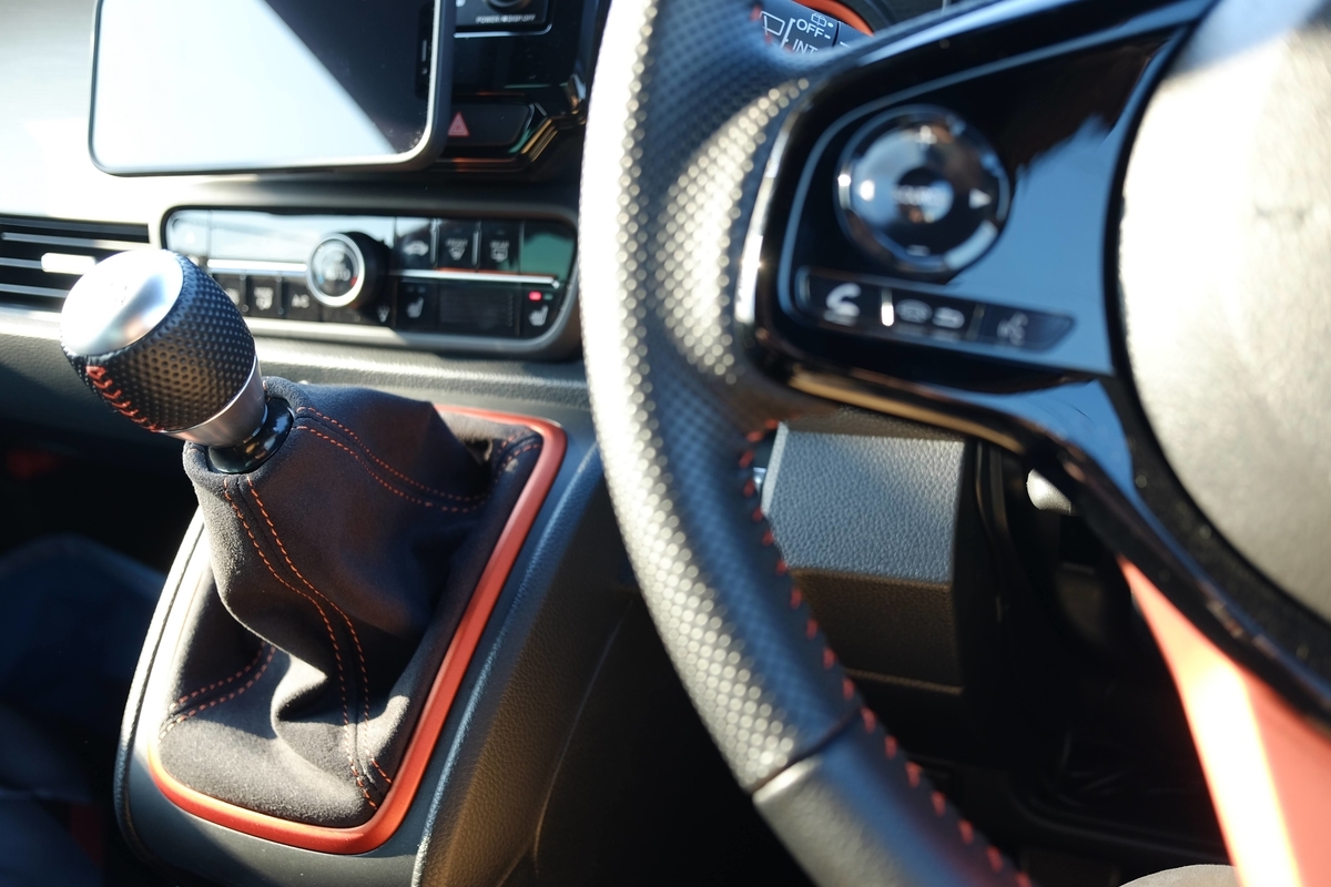 HONDA N-ONE RS 6MT シフトブーツ交換 - 横好き日記