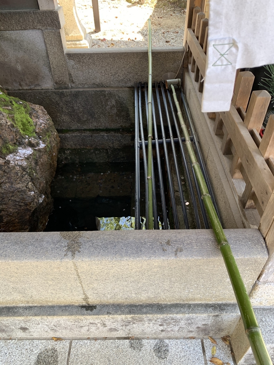 水掛不動尊の長い柄杓