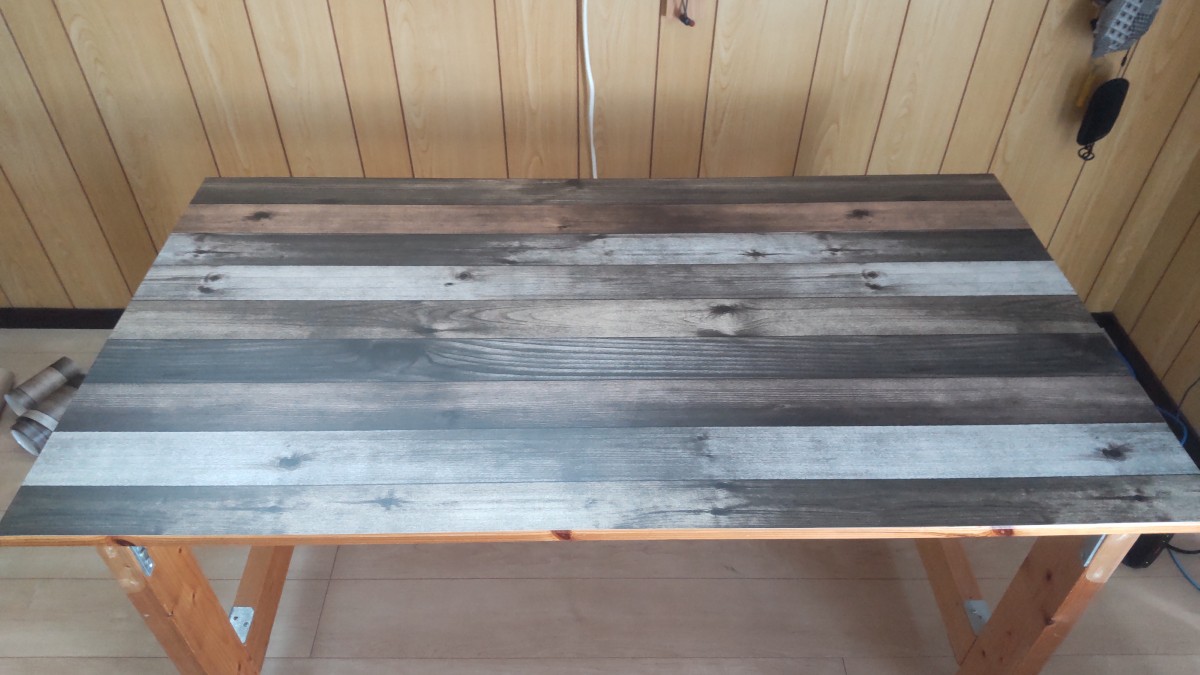 部屋の机の天板にリメイクシートを貼ってみた - はのたか日誌 2nd