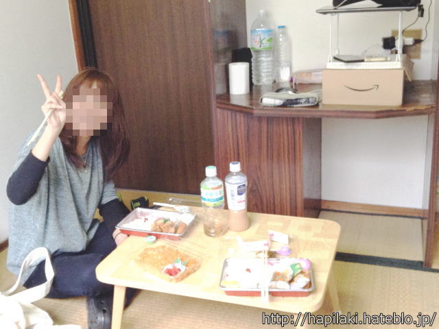 画像あり 三畳一間でも個室だから女の子と一緒に本能的欲求を楽しめる 事後に西成の臭い街でデートした はぴらき合理化幻想