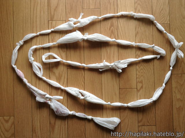 物干し竿代わりにスーパーのレジ袋で洗濯ロープを自作するとストッパー付きで風に強いよ はぴらき合理化幻想 物干し竿代わりにスーパーのレジ袋で洗濯ロープを自作するとストッパー付きで風に強いよ はぴらき合理化幻想