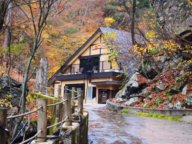 名剣温泉 宿泊記 11月上旬は紅葉が見頃 黒部峡谷鉄道のトロッコ電車で行く秘湯の温泉宿 温泉ブログ 山と温泉のきろく