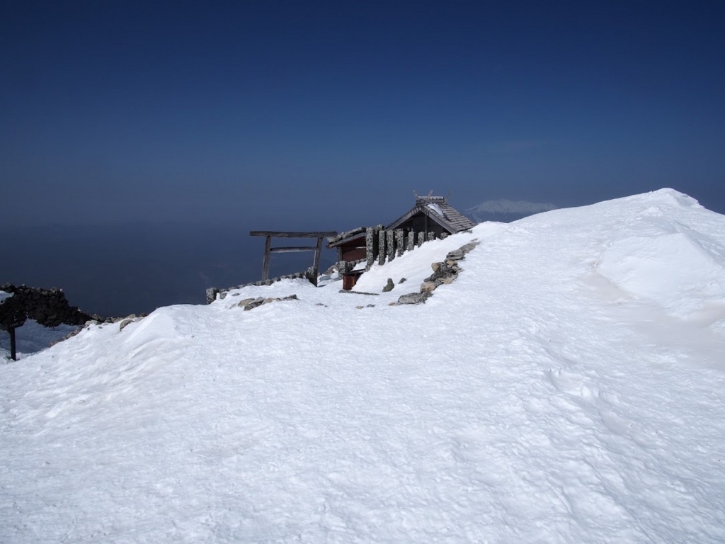 中央アルプス 木曽駒ヶ岳 雪山登山 雪崩の恐怖におびえつつ 残雪の千畳敷カールを往復した 温泉ブログ 山と温泉のきろく