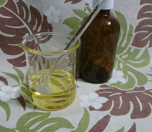 茶色ガラスポンプボトル