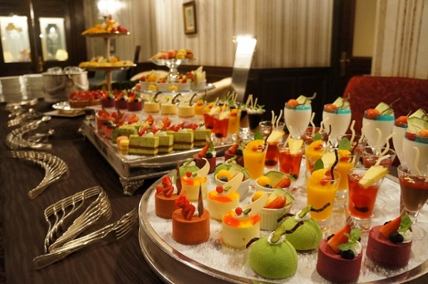 ビュッフェ バイキング