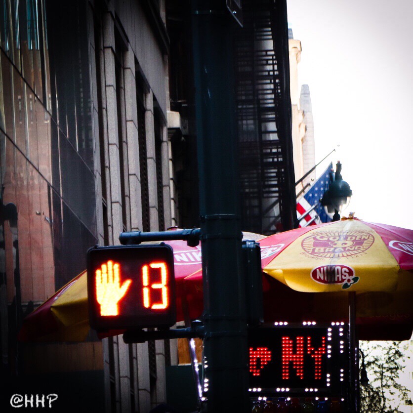 ハワイとNY（他の州はわからないけど）の歩行者用信号って慣れると