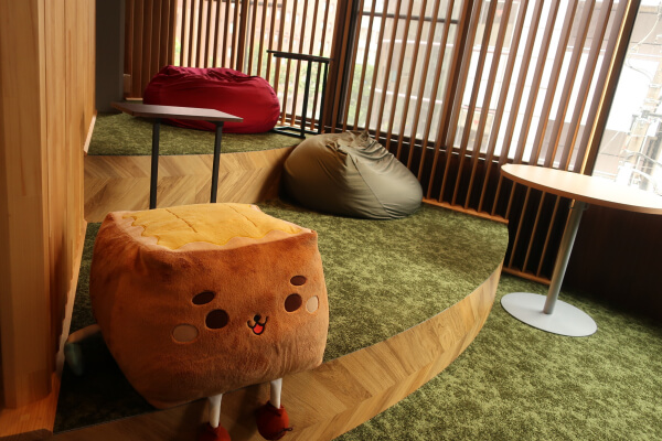 f:id:happylemolemonade:20190611221329j:plain パセラのコワーク東神田店 3F リラックスフリーエリア