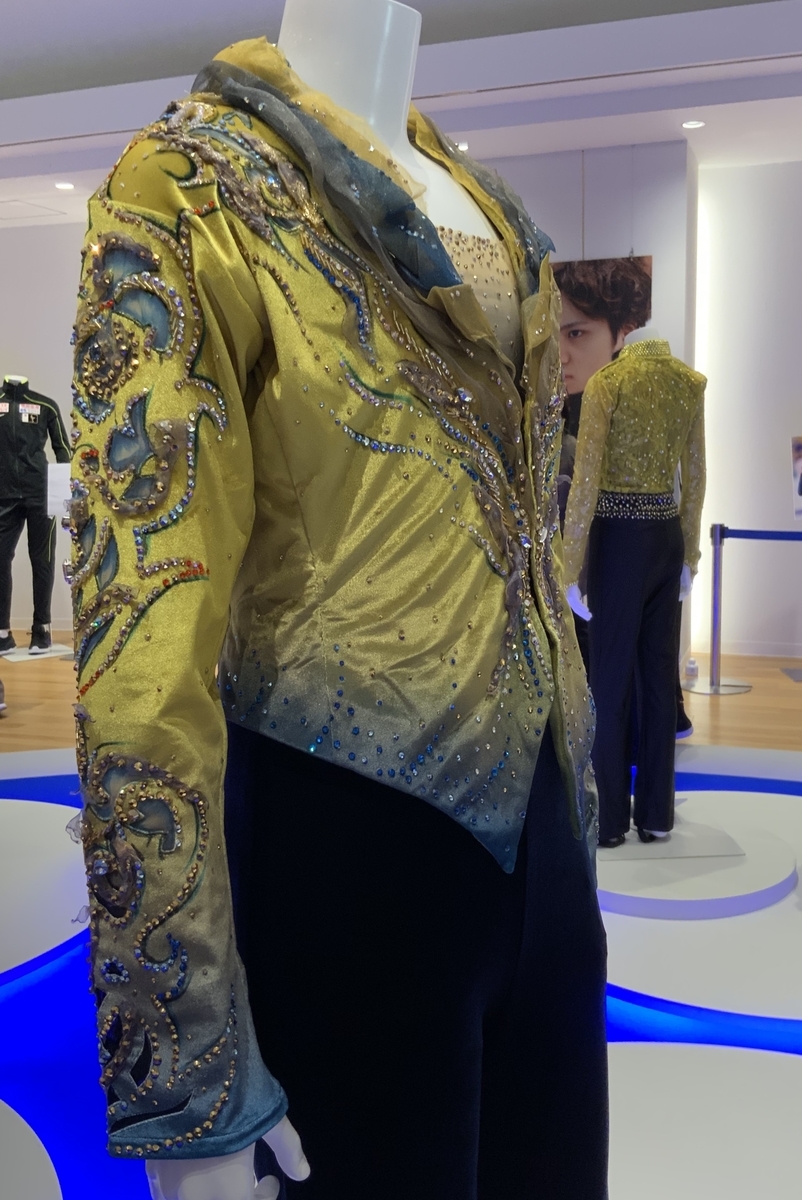 宇野昌磨選手コラボレーションイベントより 衣装展示 09 17 18 Fs トゥーランドット 四大陸フィギュアの演技 ハッピーにゃんこ 癒しと笑顔の幸せ