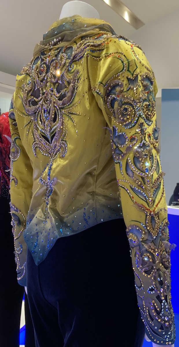 宇野昌磨選手コラボレーションイベントより 衣装展示 09 17 18 Fs トゥーランドット 四大陸フィギュアの演技 ハッピーにゃんこ 癒しと笑顔の幸せ