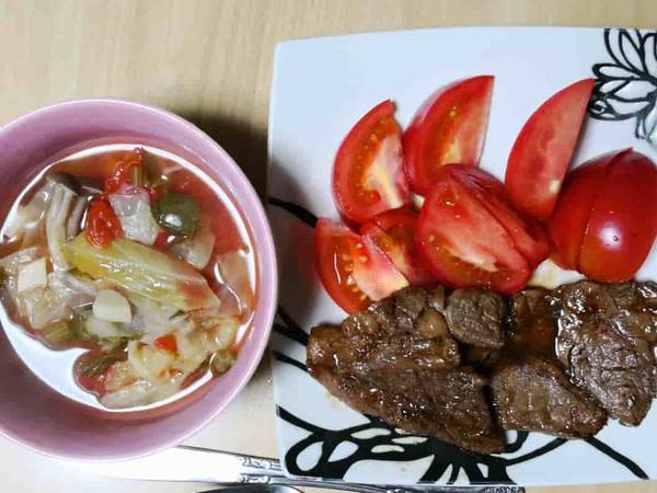 スープとトマトと牛肉