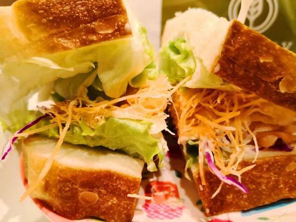 野菜たっぷりサンドイッチ